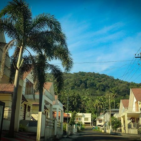 Nest Resorts Athirappilly Exterior foto